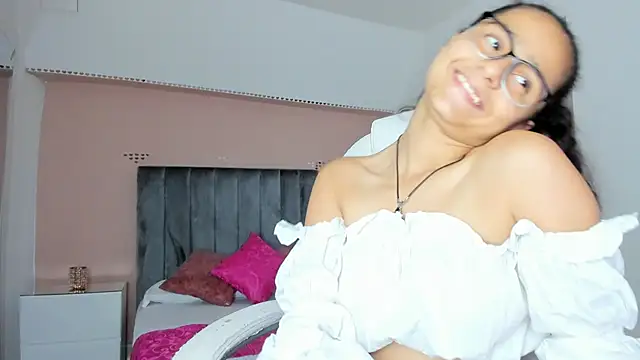 Giselle Roldan online show from September 12, 4:02 am