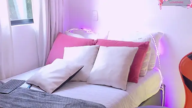 AnabelWolf online show from March 7, 3:41 pm