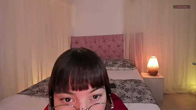 Lia Sweett  online show from November 21, 3:47 pm