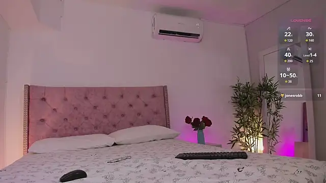 Lia Sweett  online show from April 7, 4:53 pm