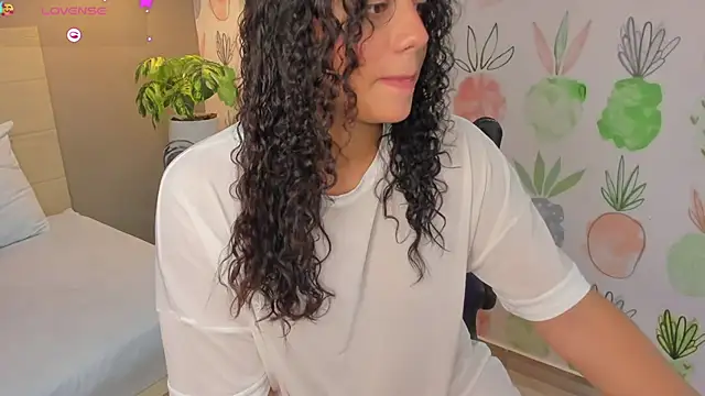 Snapshot of yaya23x chatting on October 1, 2:33 pm yaya23x online show from October 1, 2:33 pm