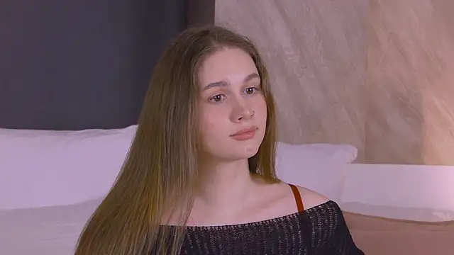 EllieHayes online show from April 9, 10:15 pm