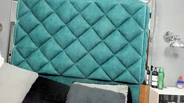 PENELOPELEWISs online show from March 15, 4:47 am