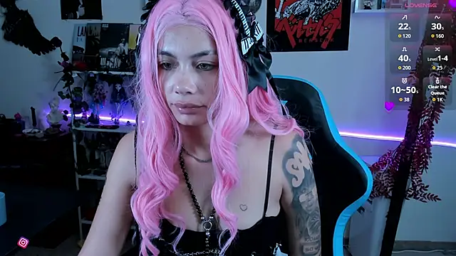 Snapshot of _sakae_ chatting on October 4, 8:20 am  sakae  online show from October 4, 8:20 am