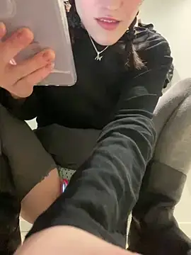 Mia Mia M online show from February 4, 2:53 pm