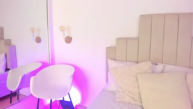 Michell Wallker online show from November 27, 8:23 pm