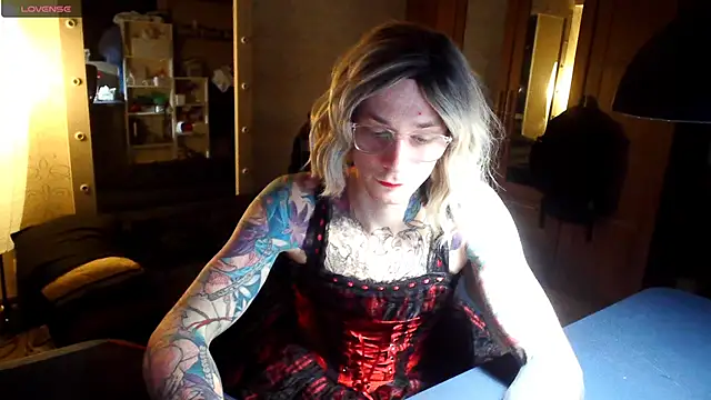 Julia dolls online show from March 17, 6:23 pm