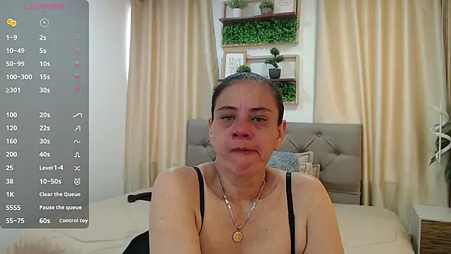 sasi luna online show from December 22, 3:04 pm