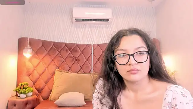 Snapshot of ZarifaBev chatting on October 21, 11:36 am ZarifaBev online show from October 21, 11:36 am