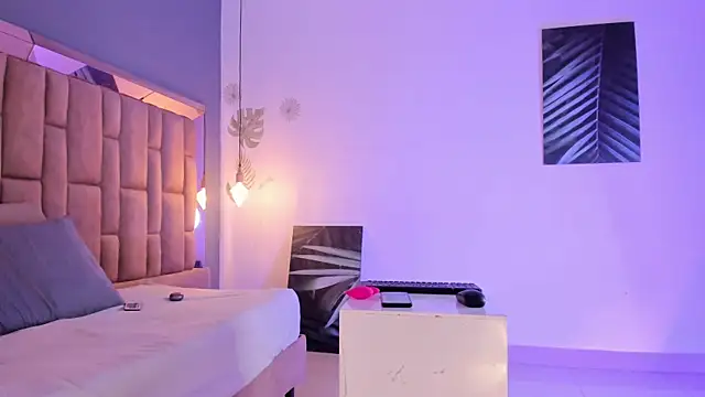 victoriaroyce1 online show from October 11, 4:42 pm