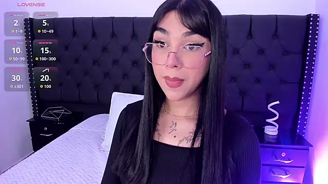 RoseCassie online show from November 10, 1:39 pm