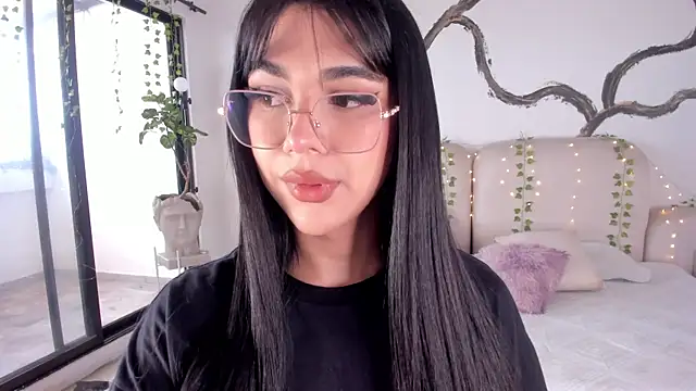 RoseCassie online show from October 28, 1:50 pm