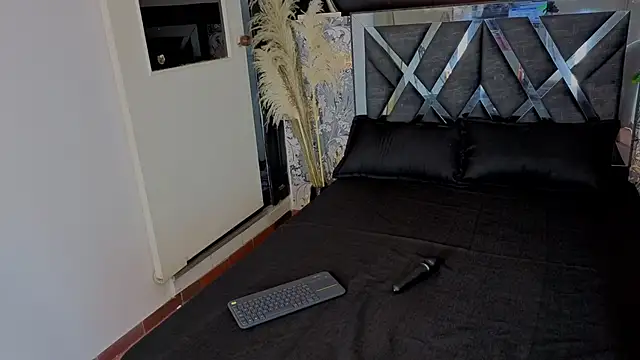 hinata itachi online show from December 5, 2:22 am