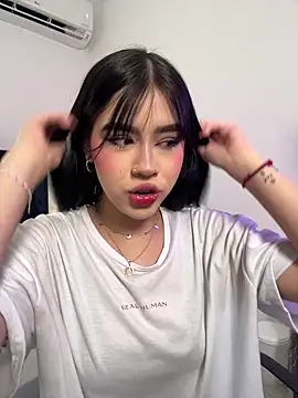 Lily Woodz online show from February 9, 7:05 pm