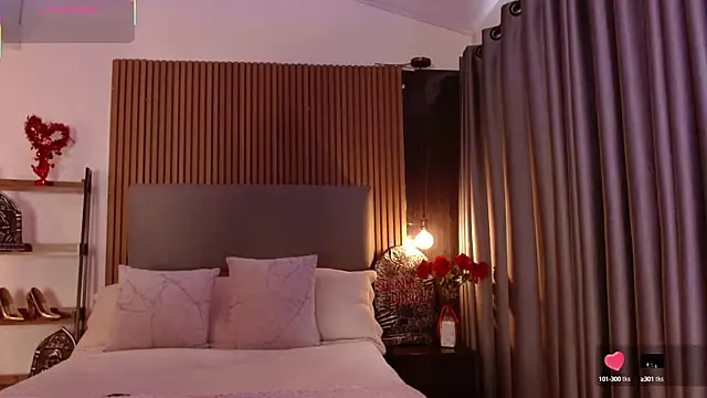 Snapshot of Sienna_Blake_ chatting on October 14, 8:33 pm Sienna Blake online show from October 14, 8:33 pm