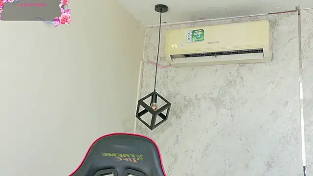 dani-lue online show from April 9, 3:17 pm