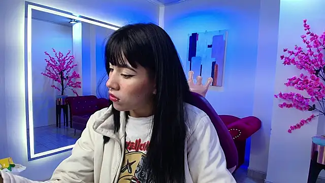 Leia queens online show from October 17, 12:52 pm