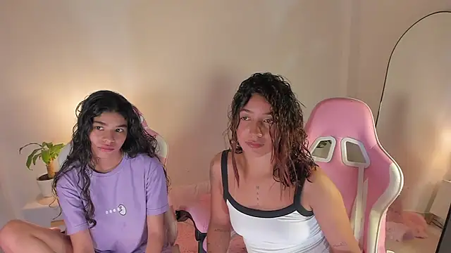 Snapshot of martina_roldam chatting on September 20, 3:27 am martina roldam online show from September 20, 3:27 am