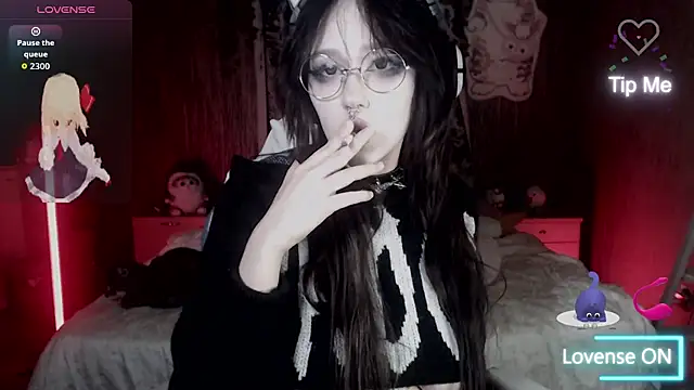 Snapshot of chloe_crystall_killer chatting on October 6, 8:20 am chloe crystall killer online show from October 6, 8:20 am