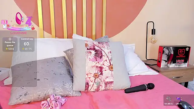 Snapshot of Nicole_Angels_ chatting on October 9, 7:51 pm Nicole Angels online show from October 9, 7:51 pm