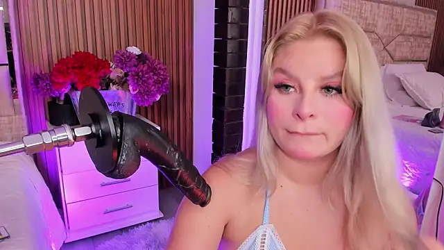 LolaAngellx online show from April 18, 8:42 pm