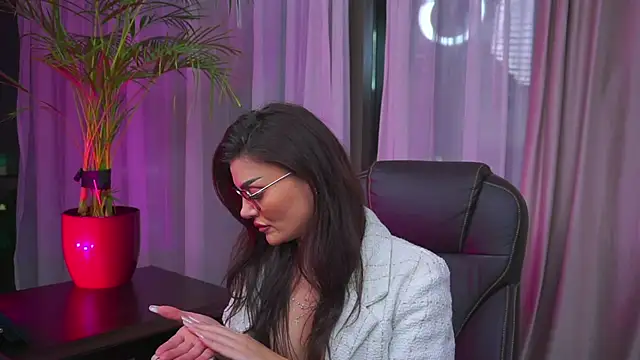 myakalifa online show from October 6, 5:18 pm