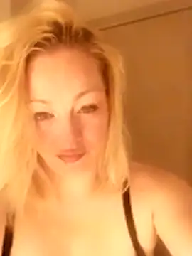 kAyLa gUrL online show from June 23, 7:06 am