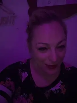 kAyLa gUrL online show from November 3, 8:40 am