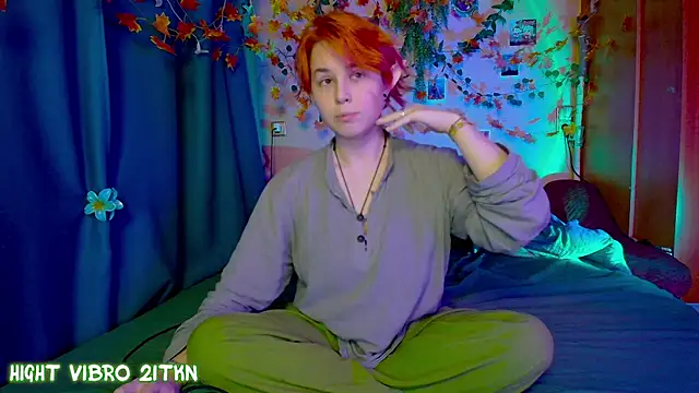 TrickyKitsune online show from November 27, 1:47 pm