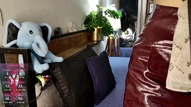 Snapshot of roseofvenom chatting on September 19, 5:45 pm roseofvenom online show from September 19, 5:45 pm