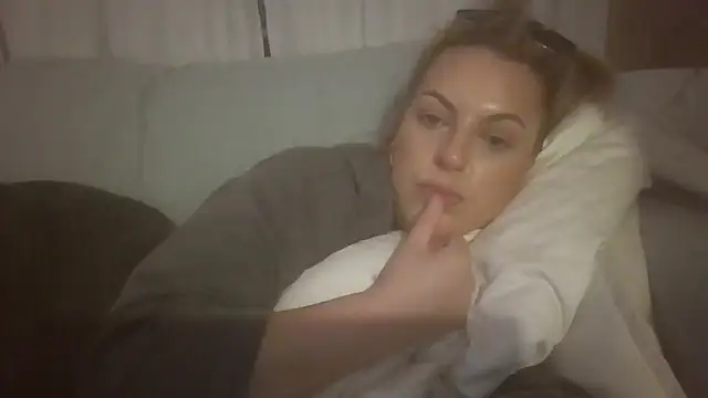 Snapshot of Gigi-Honey chatting on October 12, 9:28 pm Gigi-Honey online show from October 12, 9:28 pm