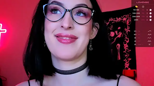 Snapshot of Miss_Alice__ chatting on October 18, 12:36 am Miss Alice   online show from October 18, 12:36 am