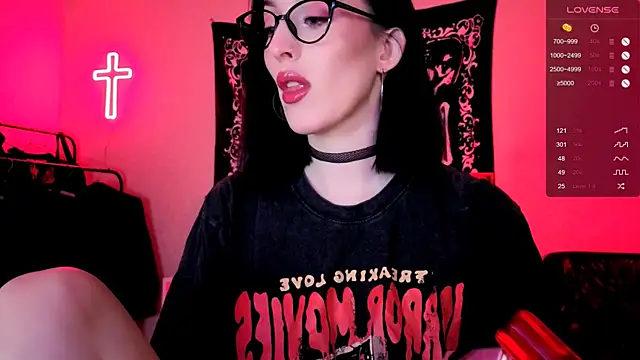 Snapshot of Miss_Alice__ chatting on October 15, 12:35 am Miss Alice   online show from October 15, 12:35 am
