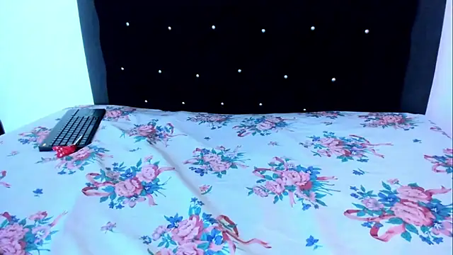Snapshot of violetadumsper chatting on September 17, 3:59 am violetadumsper online show from September 17, 3:59 am