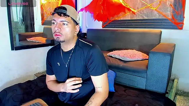 Snapshot of EnriquevillaF chatting on October 27, 12:01 pm EnriquevillaF online show from October 27, 12:01 pm