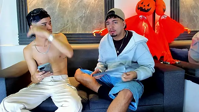 Snapshot of EnriquevillaF chatting on October 9, 12:42 pm EnriquevillaF online show from October 9, 12:42 pm