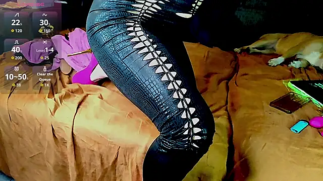 wawarruis online show from October 31, 12:12 am