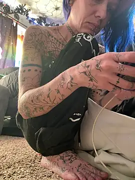 trashbrat online show from April 1, 4:48 pm