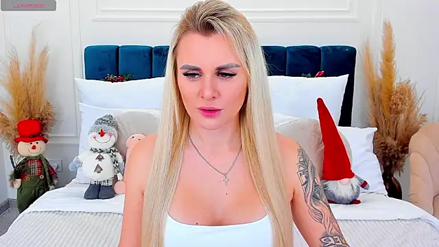 LiluDav online show from December 18, 1:27 pm