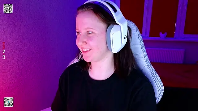 mon lola online show from February 9, 3:25 pm