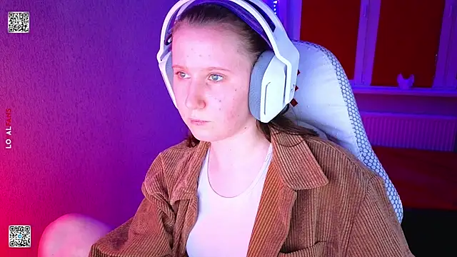 mon lola online show from February 19, 5:12 pm