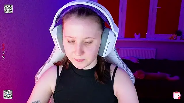 mon lola online show from March 25, 5:27 pm