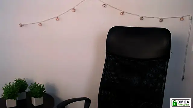 Lexi Jous online show from April 25, 1:41 pm