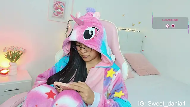 sweet dania  online show from October 9, 5:44 am