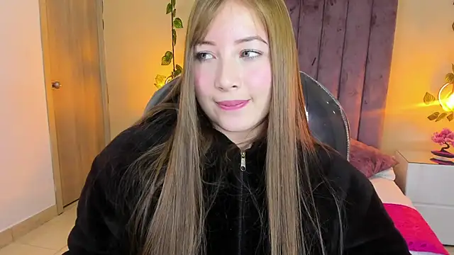 Dahlia Rousse online show from December 3, 5:21 am