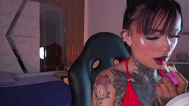 CleeoAdams  online show from April 17, 5:20 am