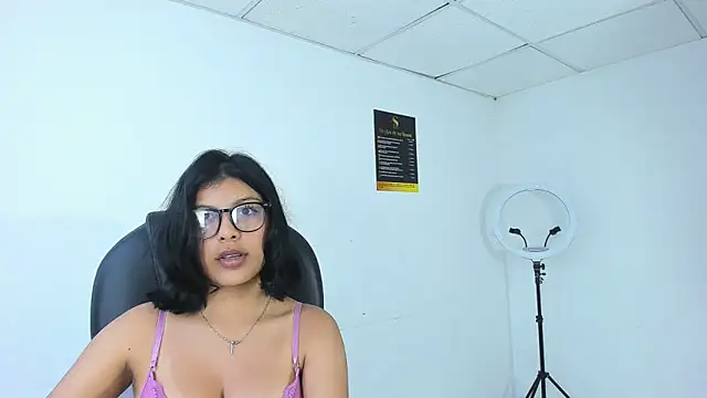 Salmaportman69 online show from October 17, 3:32 am