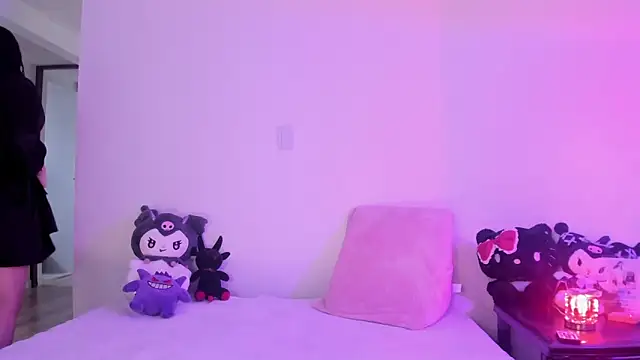 raven  white1 online show from October 29, 6:54 pm