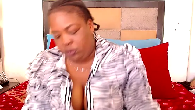 omalicha98 online show from October 7, 6:29 am