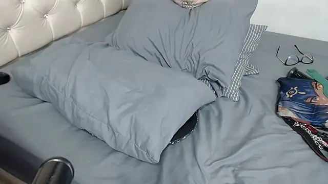 MilfJade online show from April 1, 10:49 am